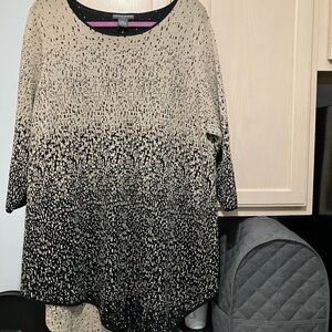Black and Tan Tunic with 3/4 Sleeves. Great for dress or can be worn casual over